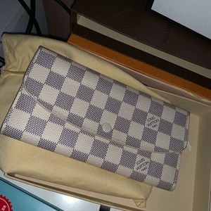 Louis Vuitton Emilie wallet